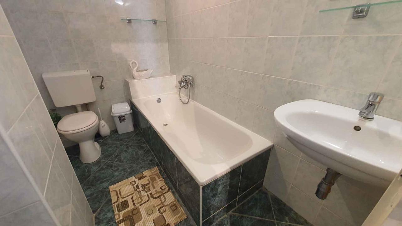 Apartments In Balatonlelle 43115 ภายนอก รูปภาพ